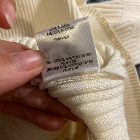 Ramy Brook | Cream Ribbed V-Neck Sweater w gold - Picture 13 of 14